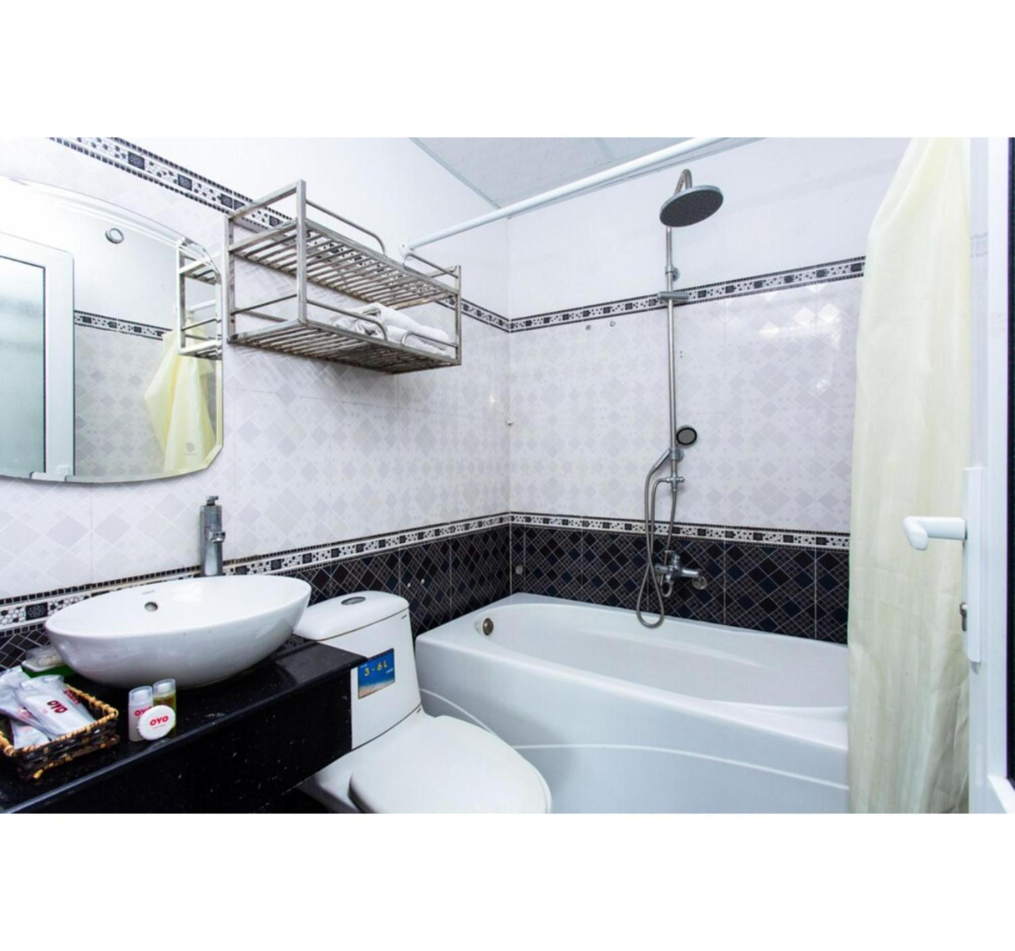 Oyo 553 Truong Giang Hotel Дананг Екстериор снимка
