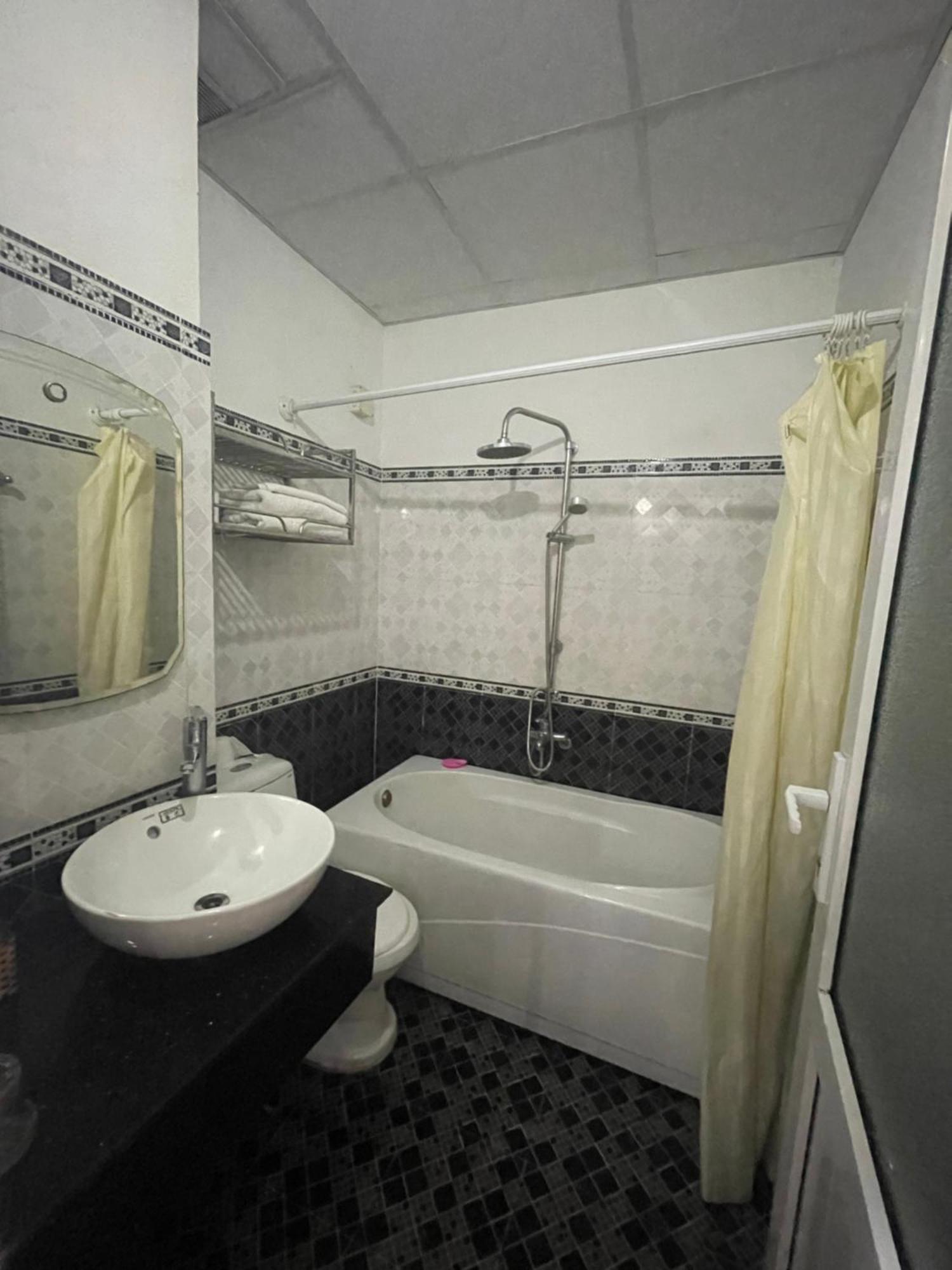 Oyo 553 Truong Giang Hotel Дананг Екстериор снимка