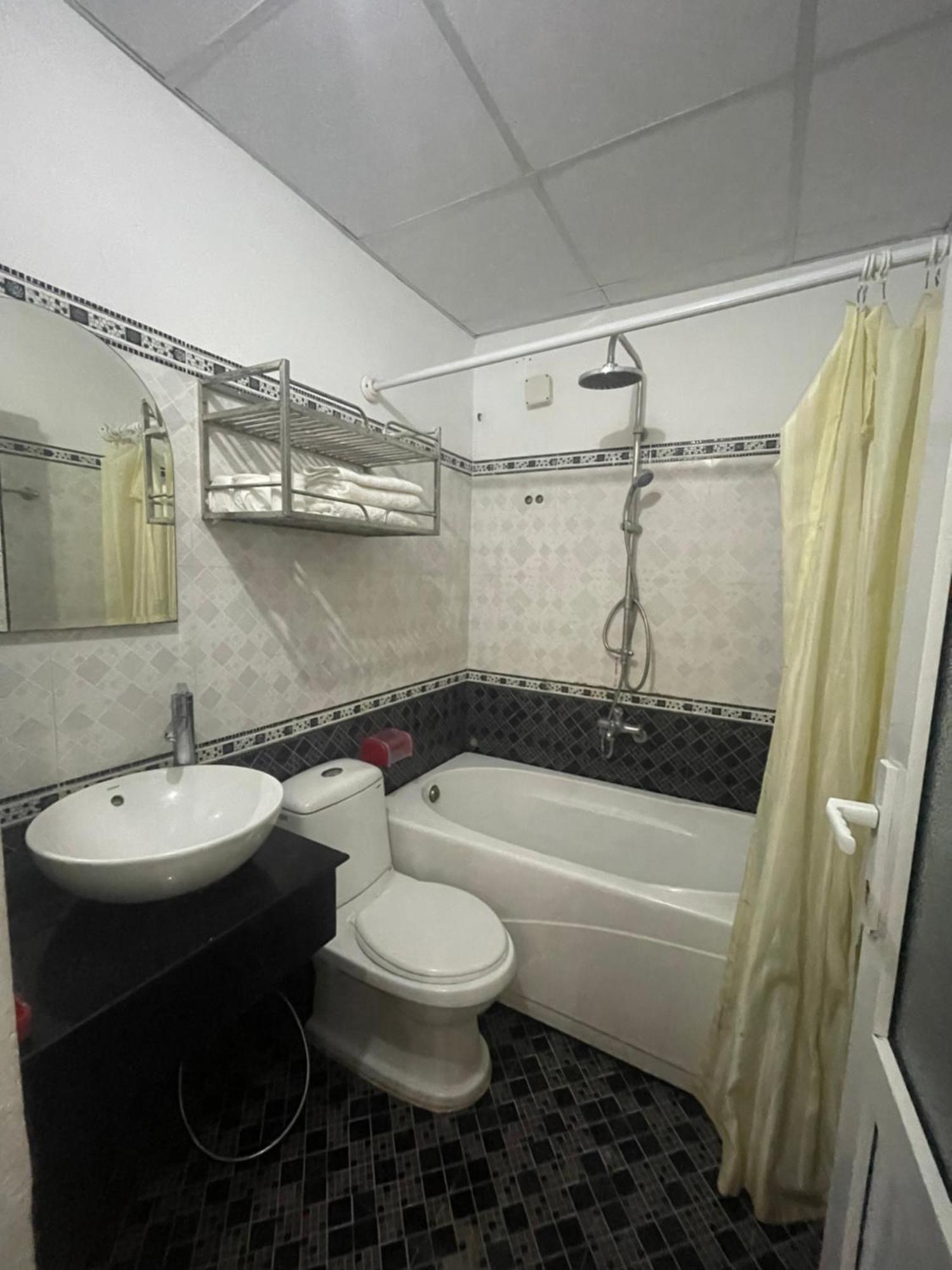 Oyo 553 Truong Giang Hotel Дананг Екстериор снимка
