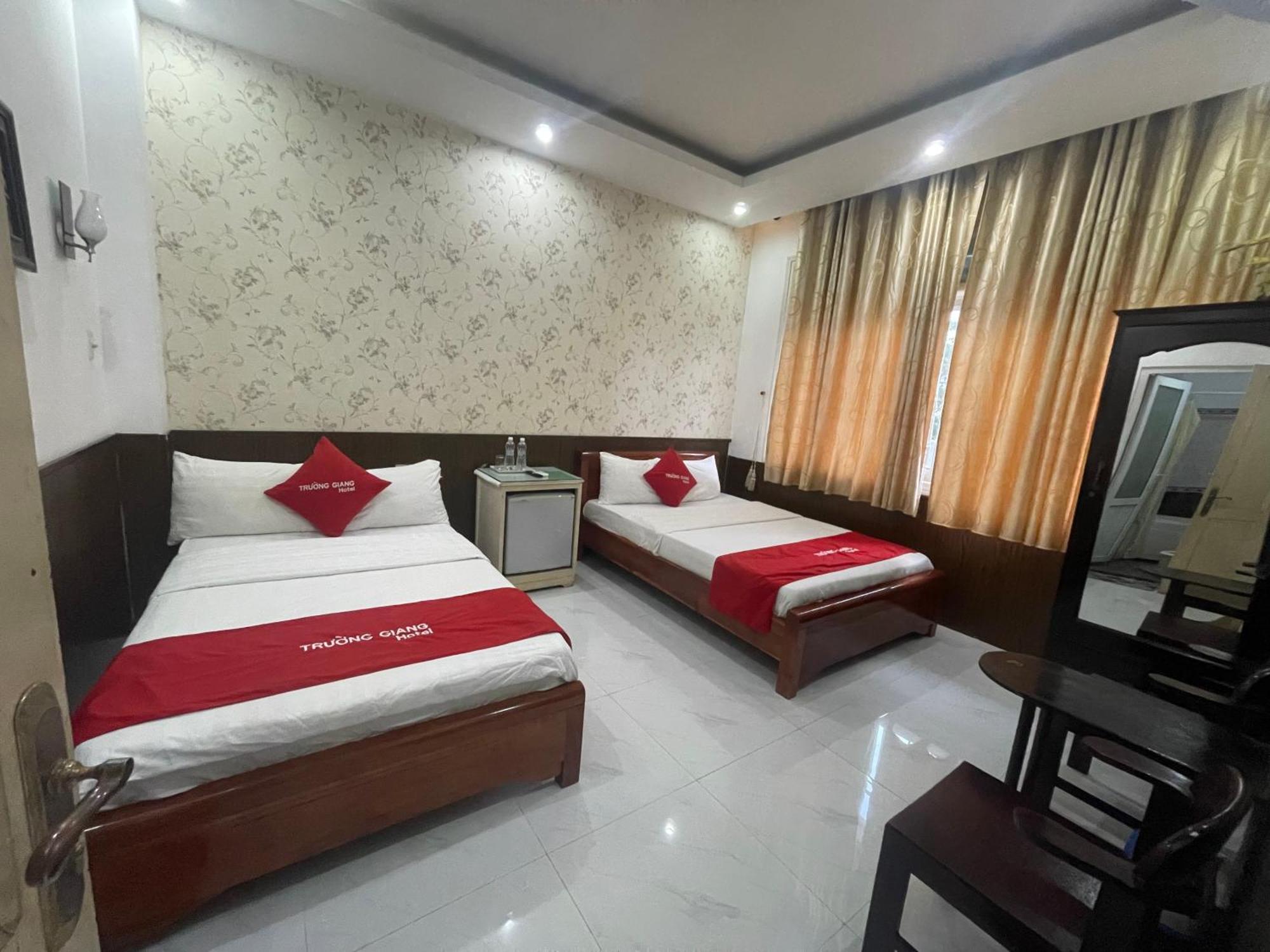 Oyo 553 Truong Giang Hotel Дананг Екстериор снимка