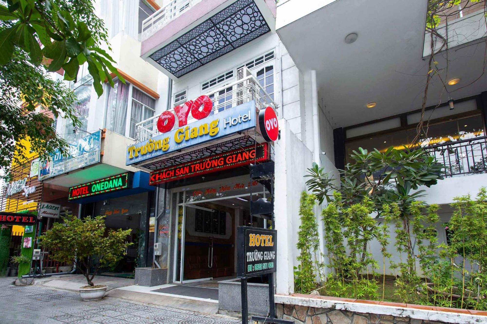 Oyo 553 Truong Giang Hotel Дананг Екстериор снимка