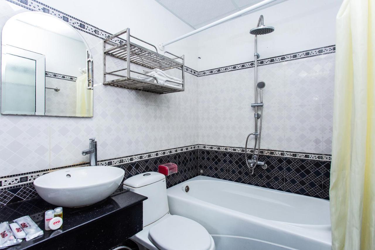 Oyo 553 Truong Giang Hotel Дананг Екстериор снимка