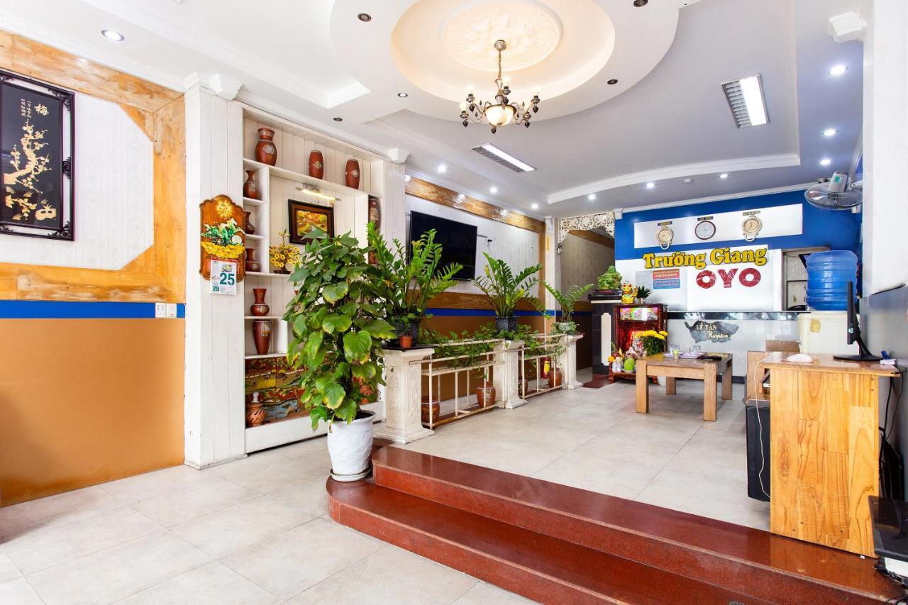 Oyo 553 Truong Giang Hotel Дананг Екстериор снимка